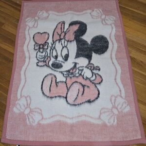 Disney Minnie Mouse Pink and White Throw Blanket
